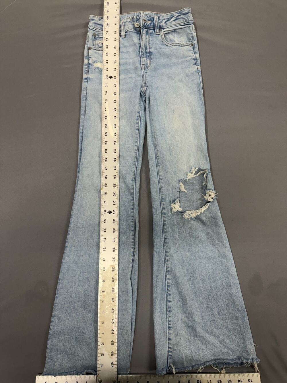 American Eagle Super High Rise Flare Jeans Womens 2L Blue Stretch Distressed Raw